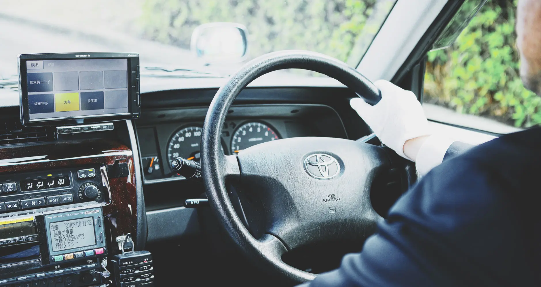 タクシー運転席
